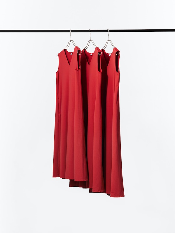 ウルトラストレッチVネックワンピース/ノースリーブ/丈短め