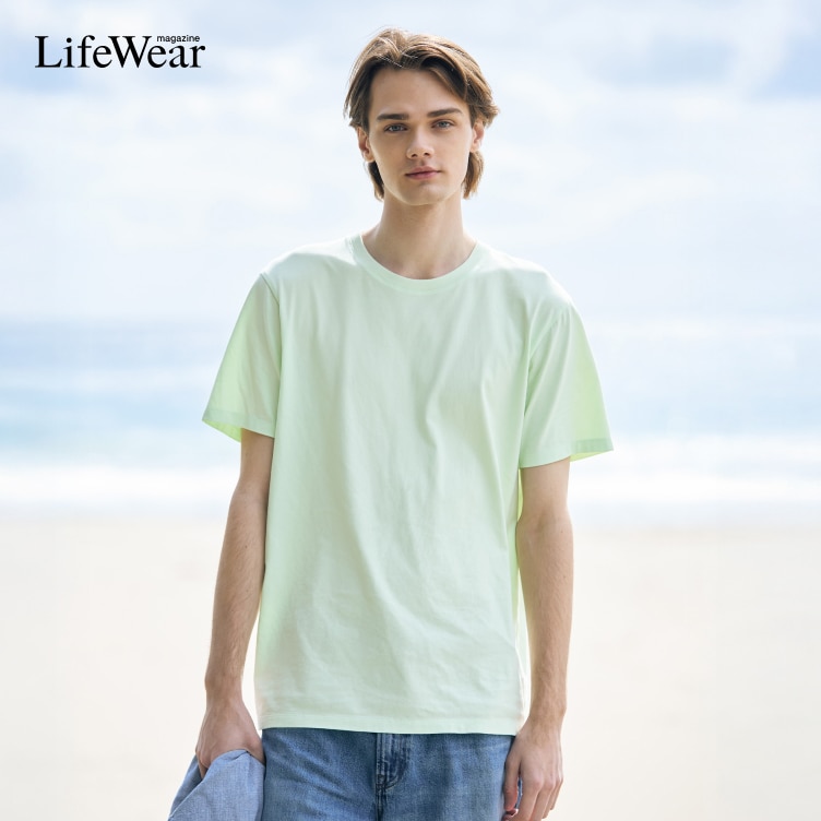 Brighten every day with UNIQLO's T-shirt Collection.