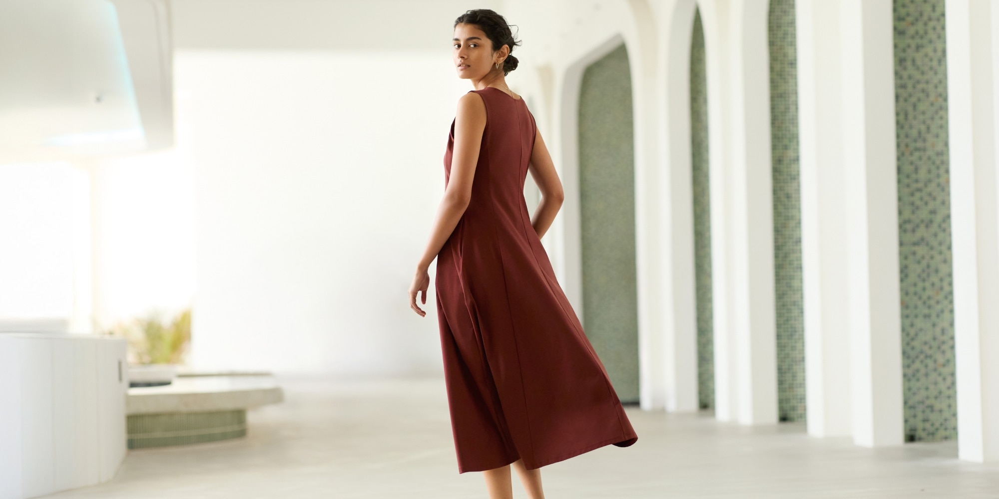 편안하고 우아한 실루엣, 여성 유니클로 원피스 라인업을 만나보세요