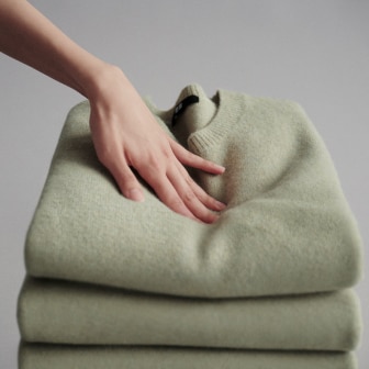 Features of Fluffy Yarn1Spun from bouclé yarn. Non-itchy sensation on your skin.