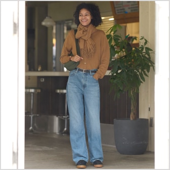 脚がきれいに見えるストレートシルエット