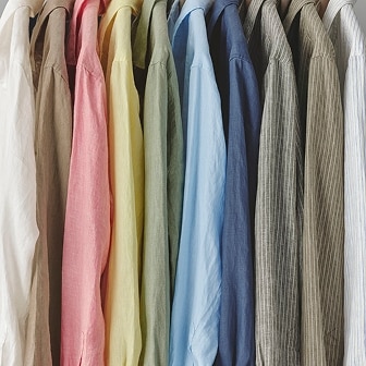 유니클로가 선사하는 여름을 위한 다채로운 컬러의 리넨 셔츠