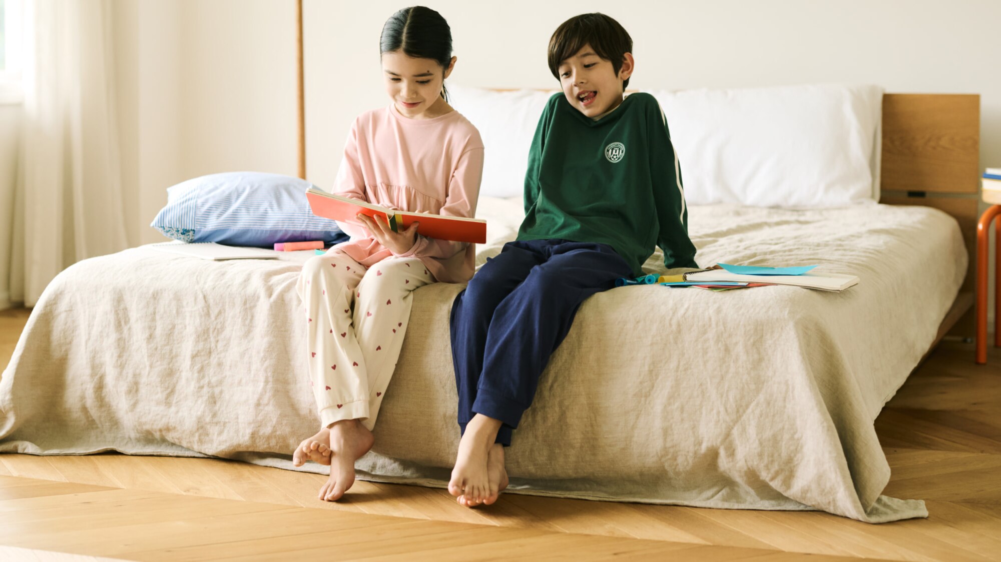 ルームウェア・パジャマを着用したモデル画像