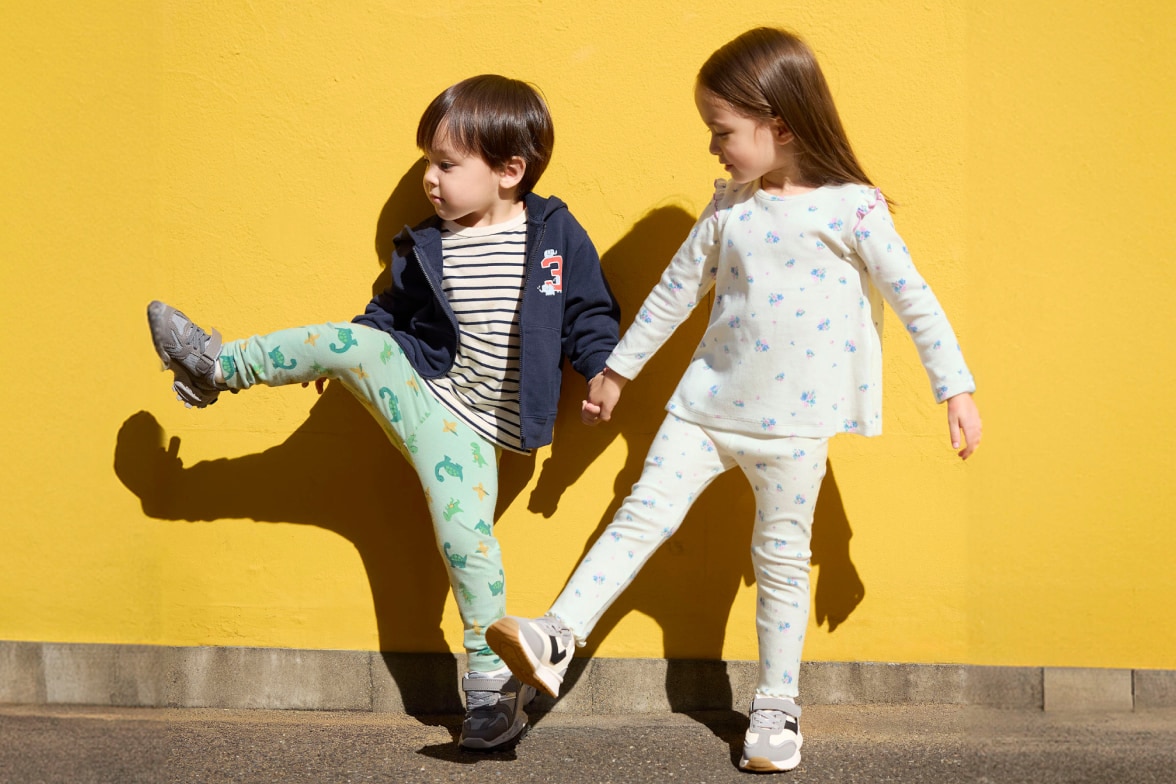 two models wearing UNIQLO leggings