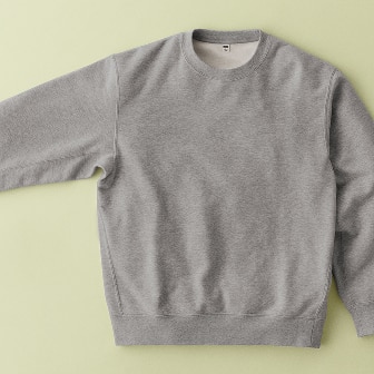 The gusset, one of the traditional details of a sweatshirt, was eliminated, and the boxy silhouette is designed to be worn with wide pants. 