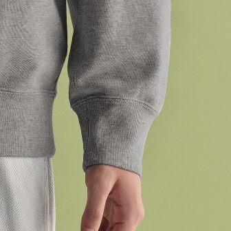 The size has been adjusted for a fit that has a nice-looking balance between body and ribbing, while gently gripping your wrists. 