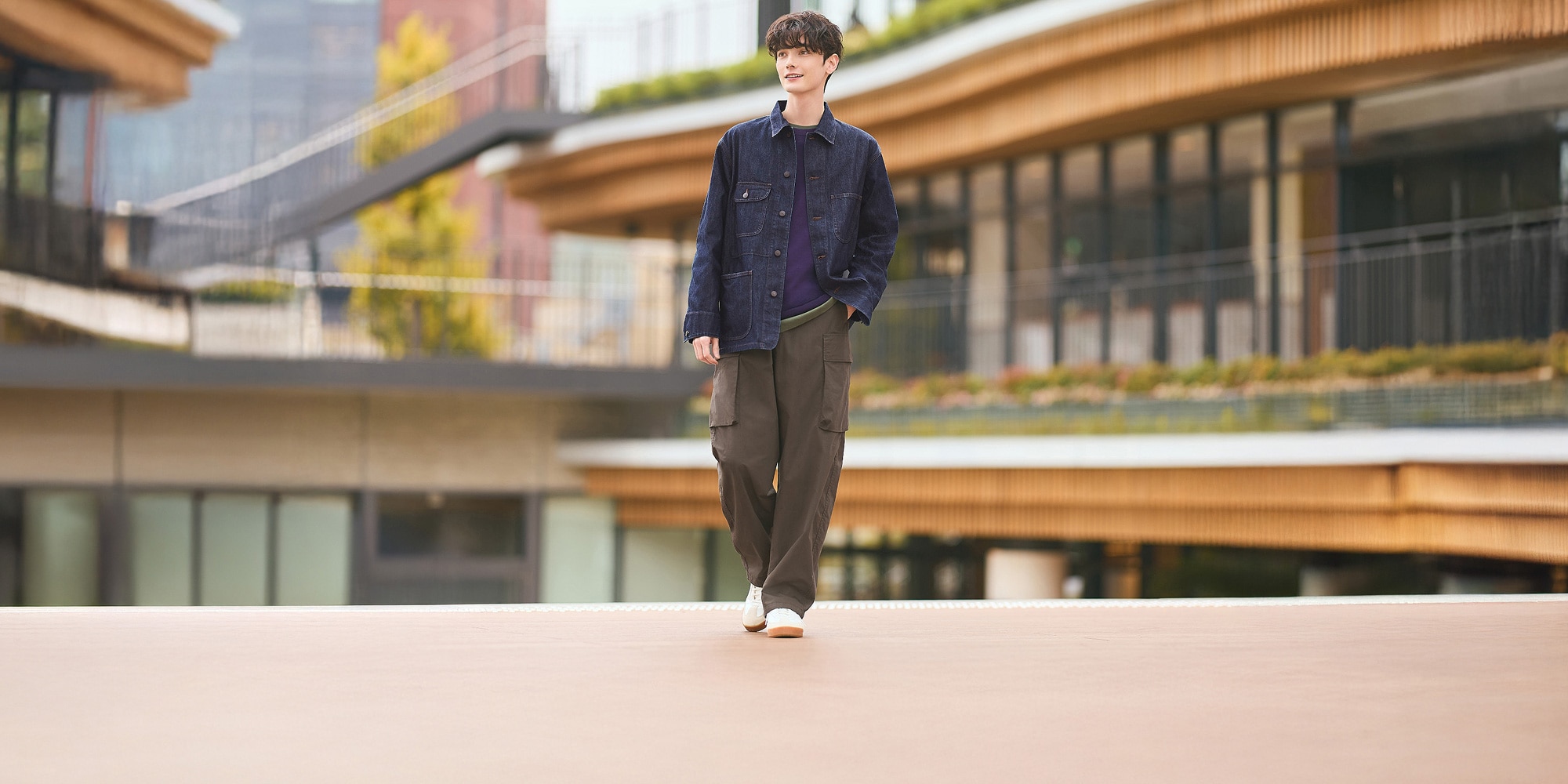 ワイドパンツ はくだけで、いつものコーディネートがもっと素敵になる。