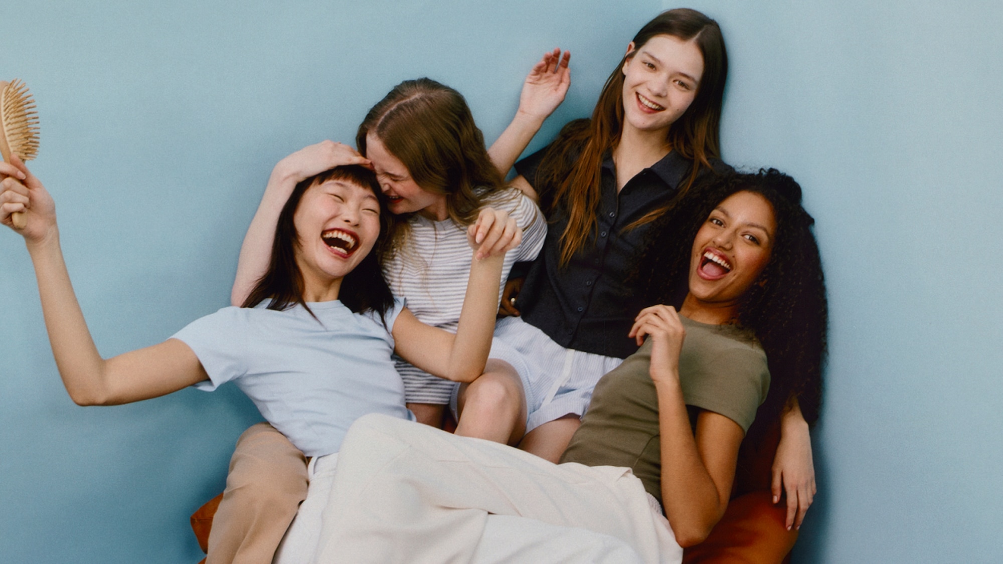 models wearing UNIQLO AIRism Soft Cropped T-Shirts