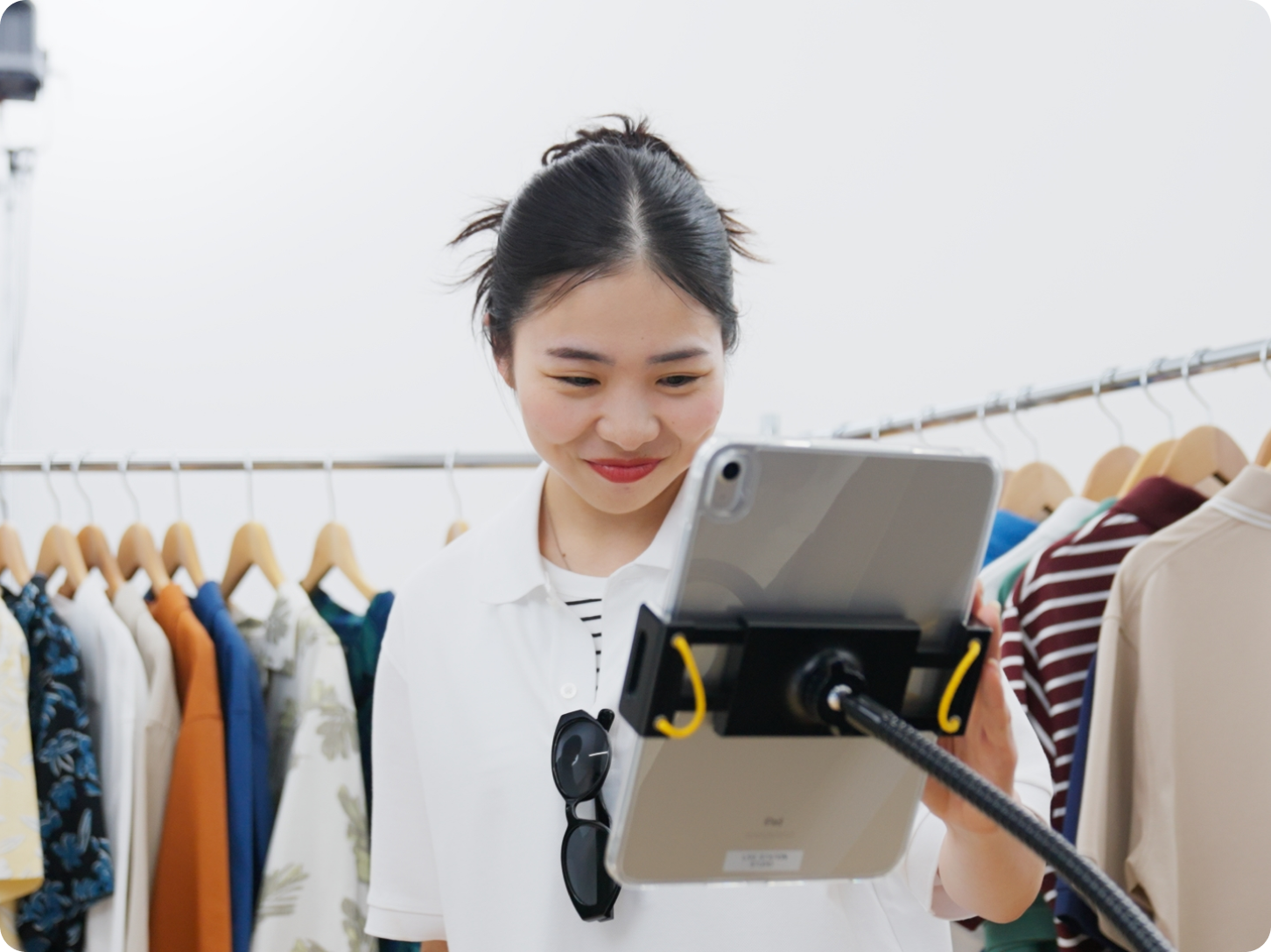 You can talk to UNIQLO staff in real time.