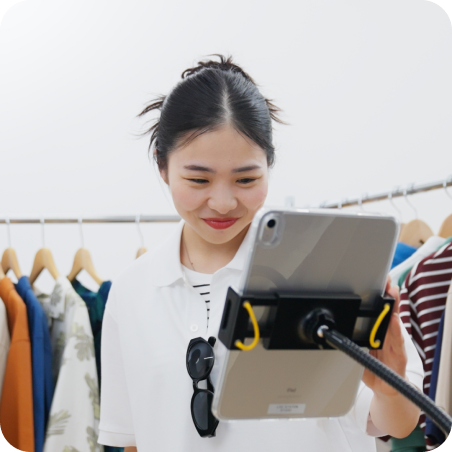 You can talk to UNIQLO staff in real time.