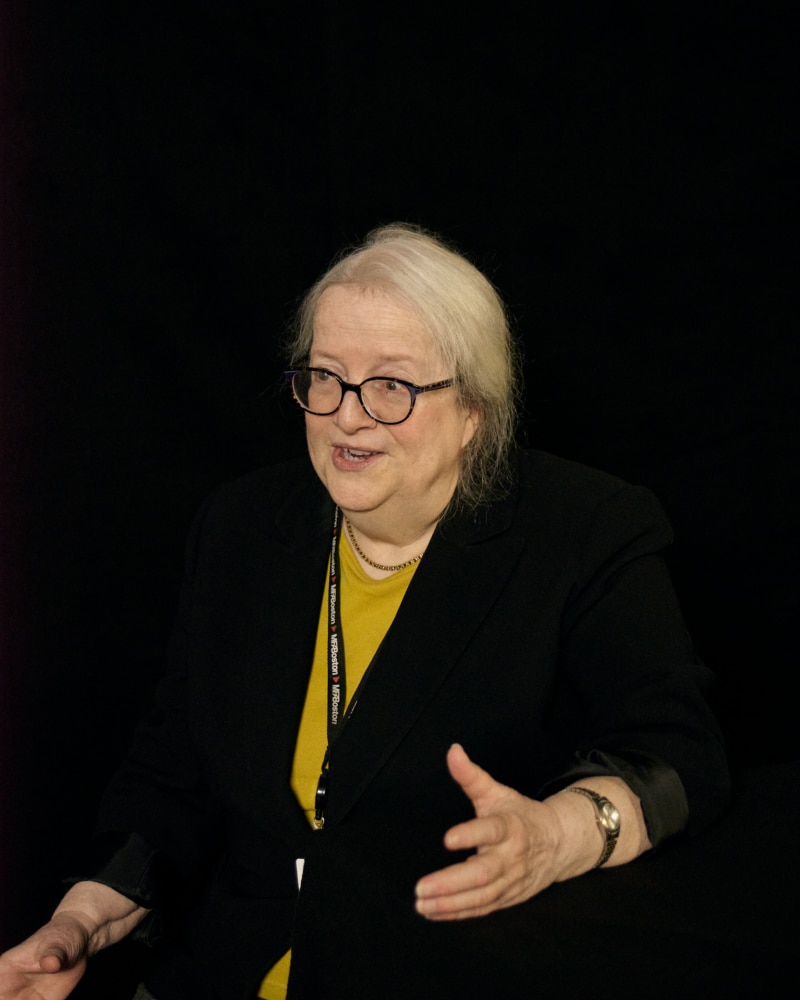 学芸員のサラ・トンプソンさん。日本版画の展示カタログを何冊も執筆しているスペシャリスト。