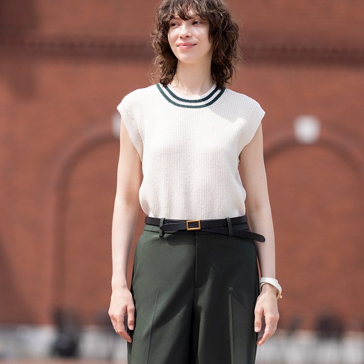 Flattering mid-rise waist with no tucks