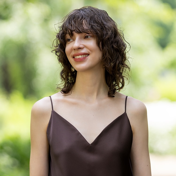 Flattering design at the neckline