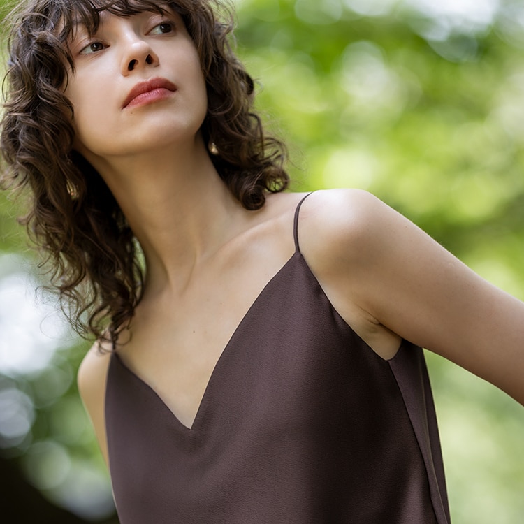 Flattering design at the neckline