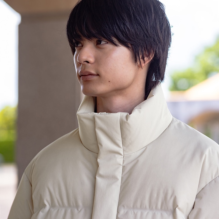 ショート丈＆スタンドカラーのシームレスダウンがついに登場