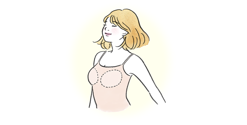 モールドカップで胸の形を立体的に整えます。