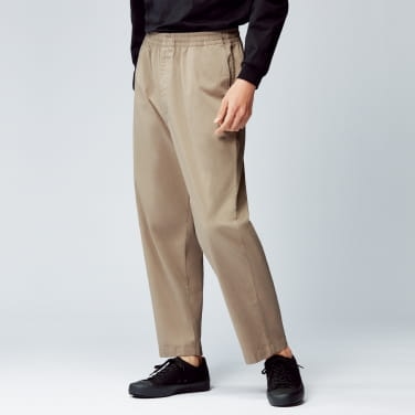 https://image.uniqlo.com/UQ/ST3/jp/imagesother/easybottoms/23ss/img/men/features_03.jpg?20221223