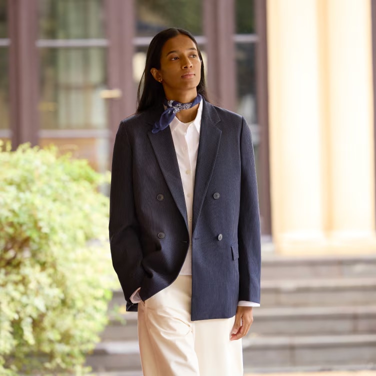 더블 브레스트 재킷으로 완성한 깔끔한 비즈니스룩