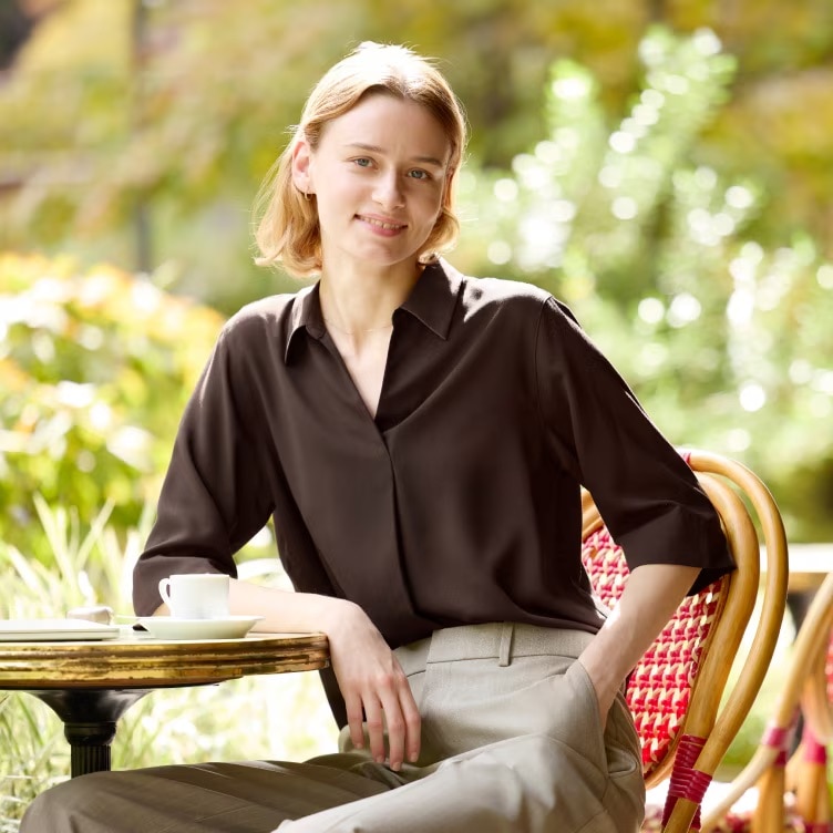 부드러운 소재로 입기 편안 레이온 블라우스 스타일링