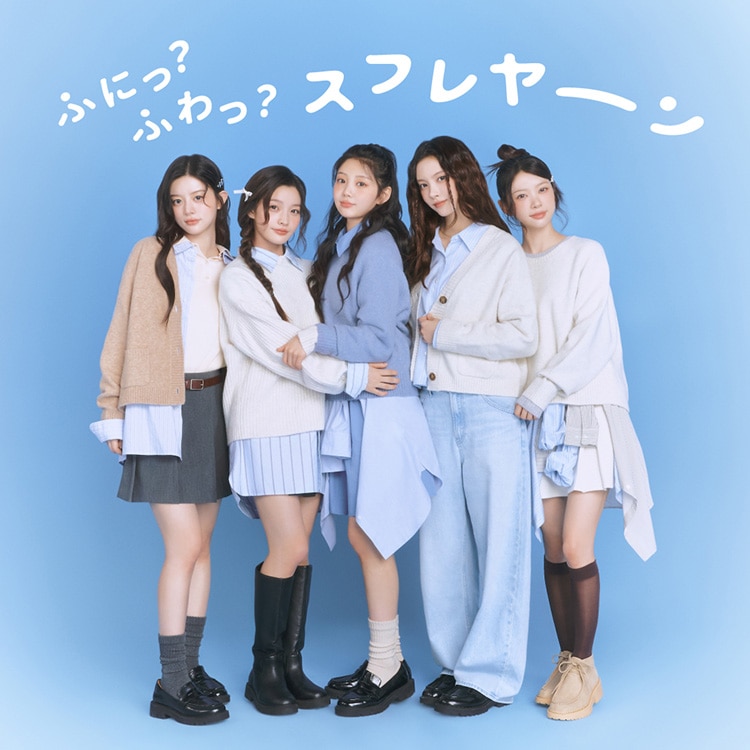 ILLIT (アイリット)が着る UNIQLOのニット