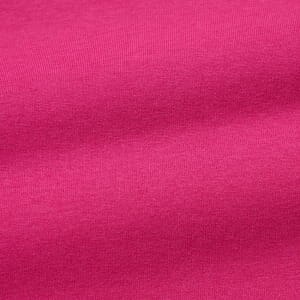 サラリとした肌ざわりのジャージー生地。Tシャツ感覚で着られる、素肌に心地よい着心地です。