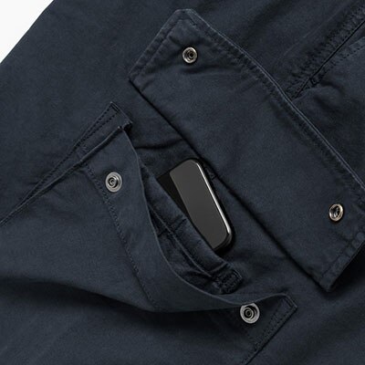 Utility design with an inner pocket inside the cargo pocket on the right side.