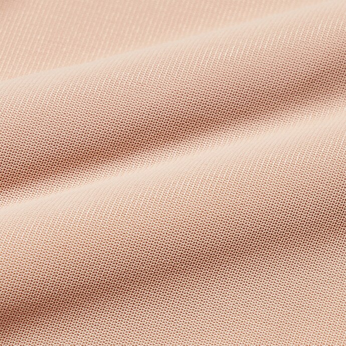 Tissu fin et extensible.