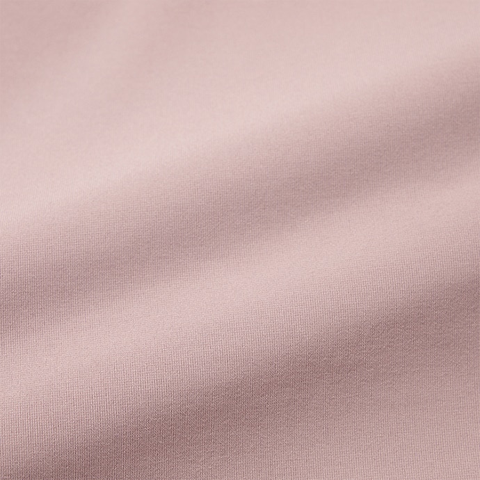 Tissu AIRism lisse pour un confort durable.