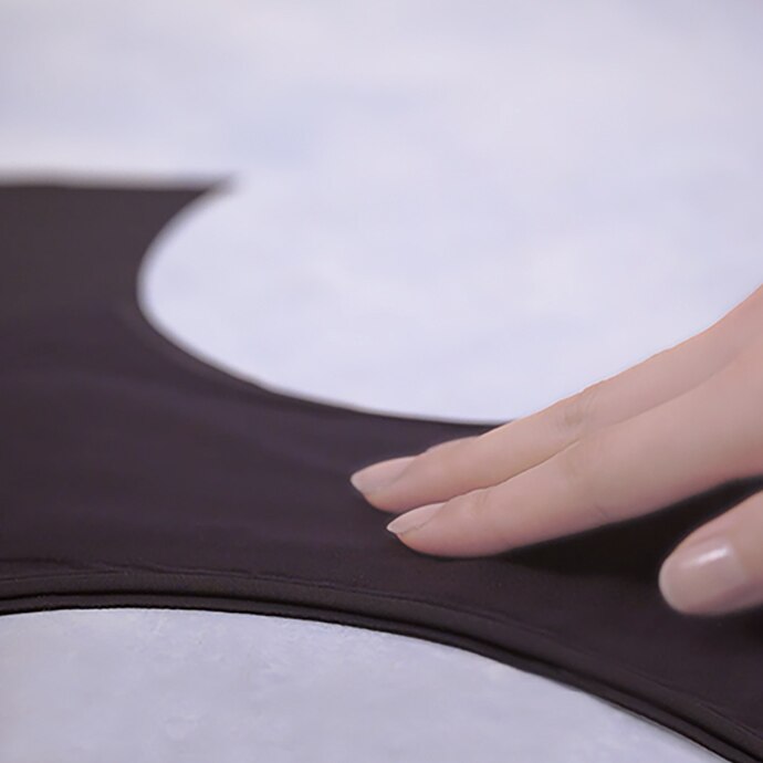 AIRism fabric feels smooth against the skin. Smooth and stretchy AIRism fabric dries quickly to keep you feeling fresh.