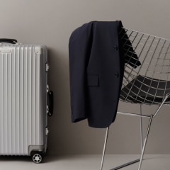 일반 울 수트 무게의 절반 정도로 놀랍도록 가볍워 출장 필수 제품