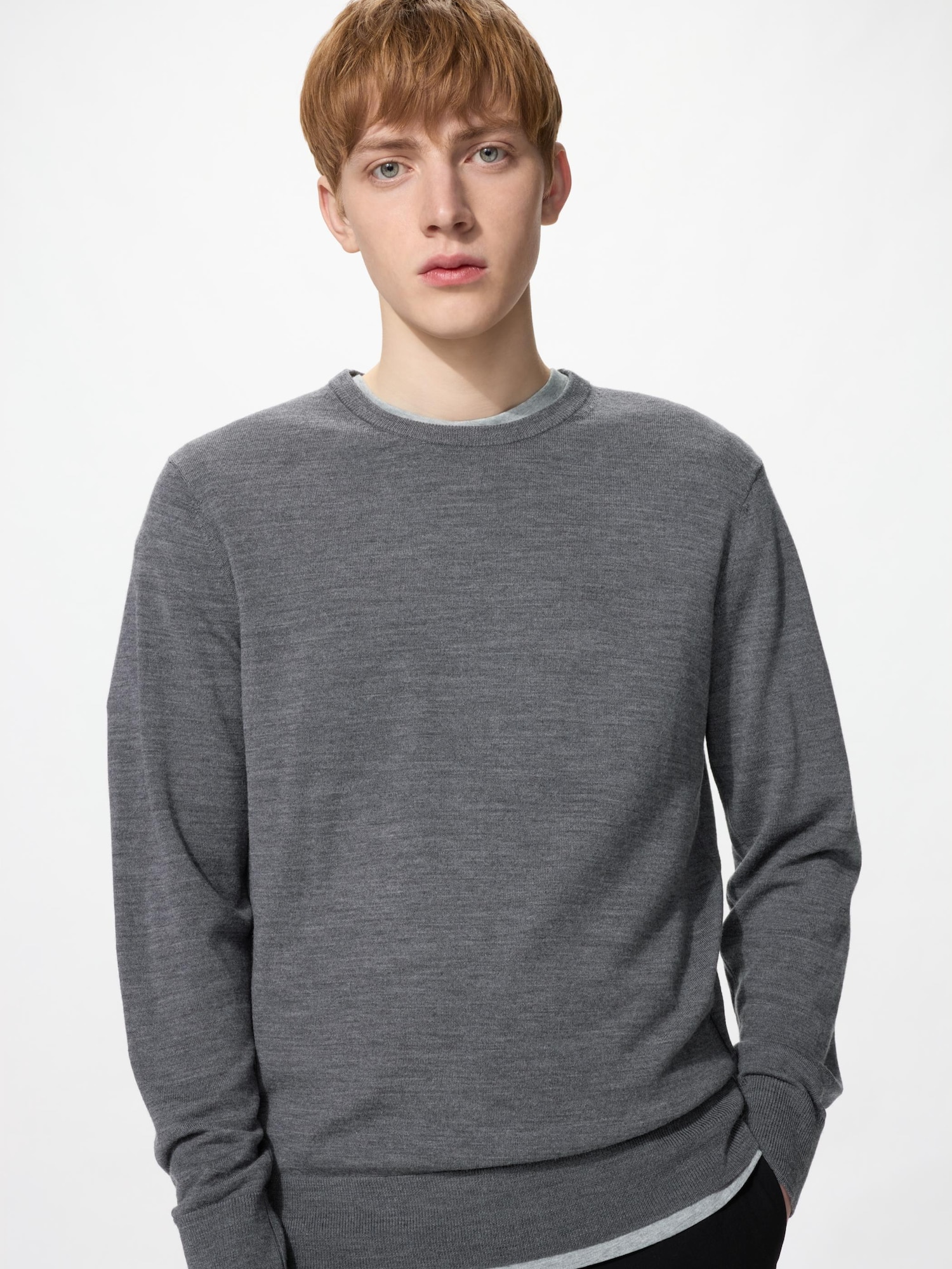 Свитер Uniqlo Merino Crew Neck Sweater