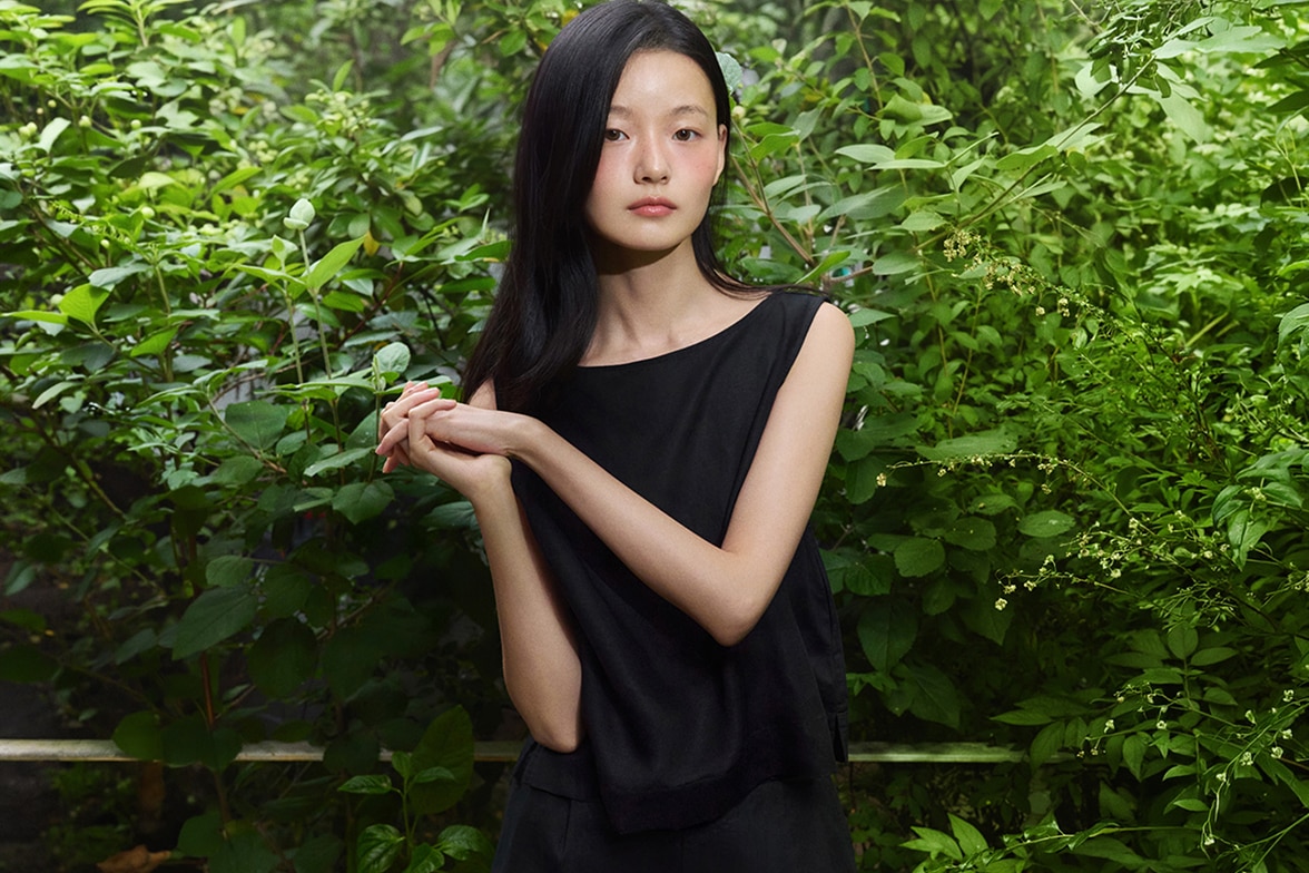 리넨과 레이온 소재가 만나 부드러운 착용감.