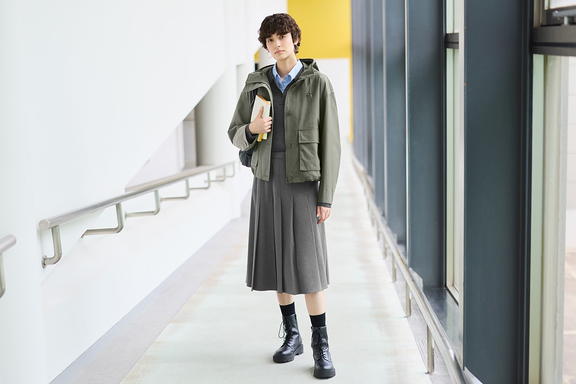 유니클로 여성 와이드 플리츠 미디 스커트