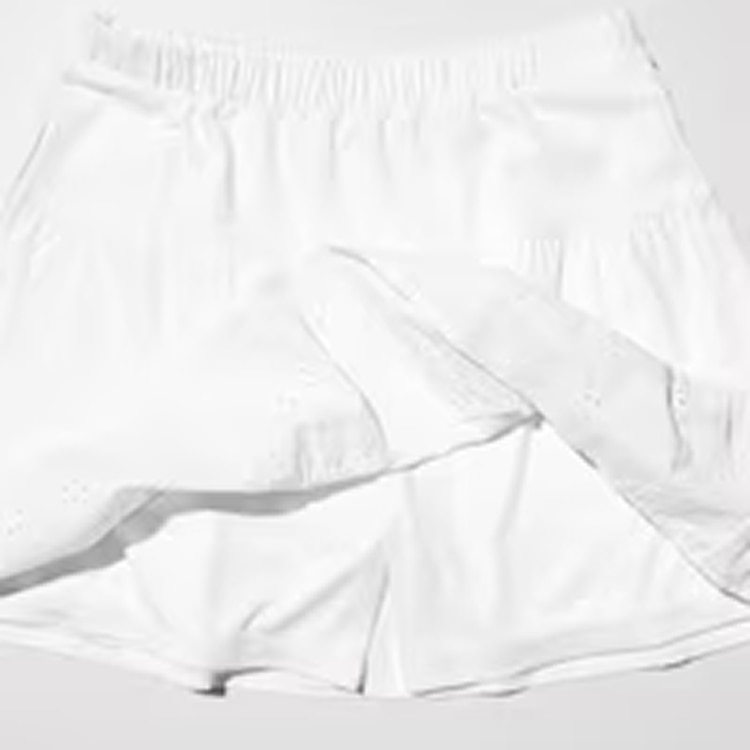 허리 밴딩 부분의 폭을 얇게 디자인하여 깔끔한 실루엣