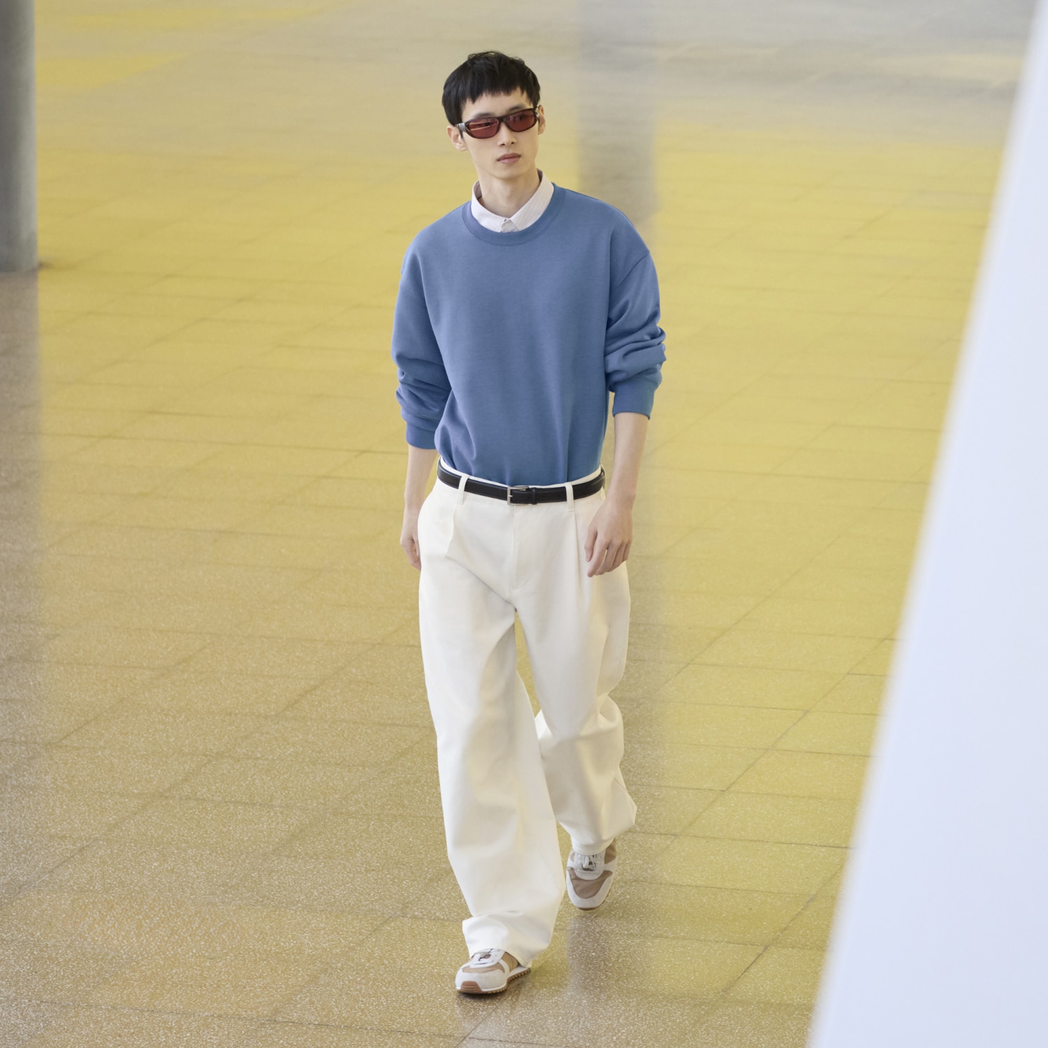 다양한 소재와 디자인으로 구성된 와이드 팬츠