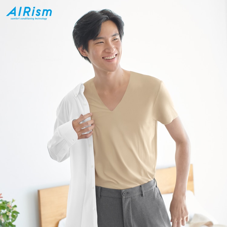 여름 셔츠 안에 가볍게 착용하기 좋은 에어리즘 이너웨어 레이어드 이미지