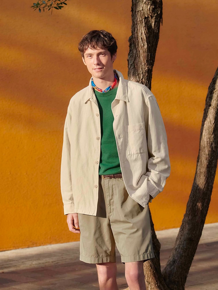 아웃도어씬에서 활용하기 좋은 아우터, 팬츠 제품을 만나보세요.