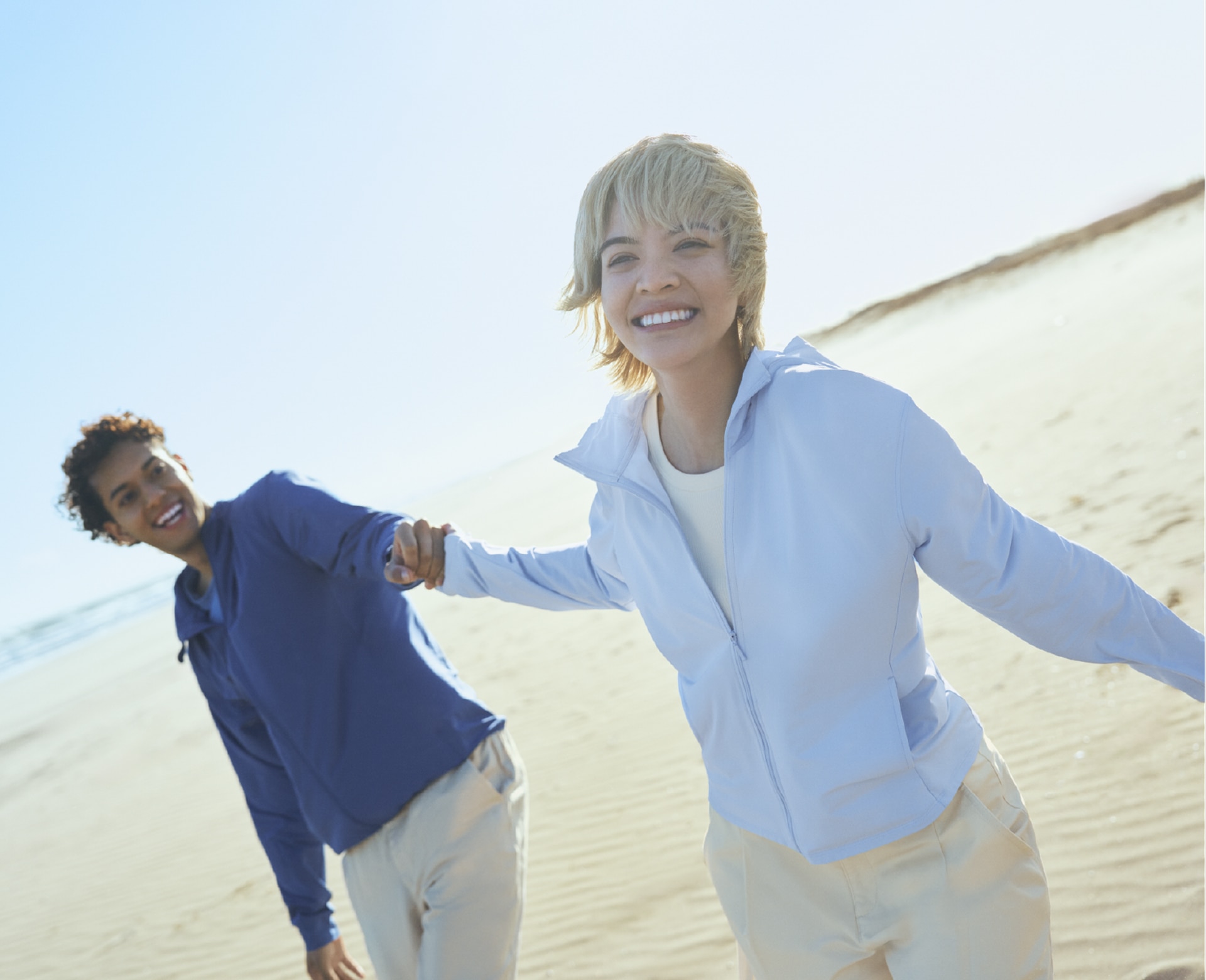 아웃도어씬에서 활용하기 좋은 아우터, 팬츠 제품을 만나보세요.