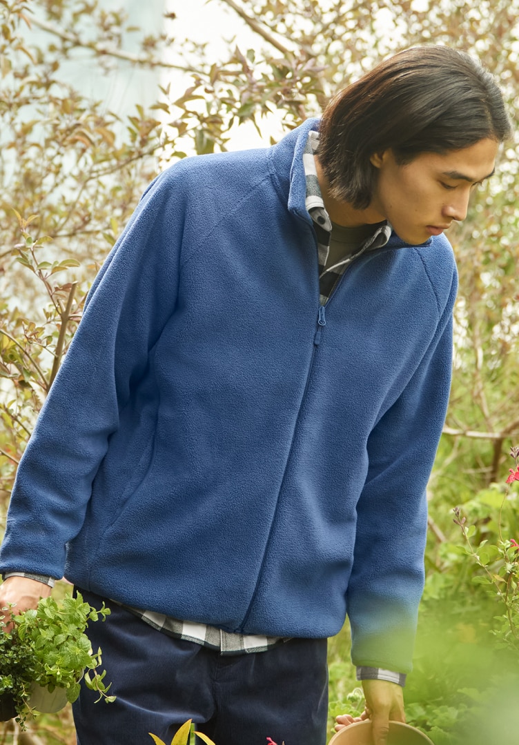 아웃도어씬에서 활용하기 좋은 후리스 제품을 만나보세요.