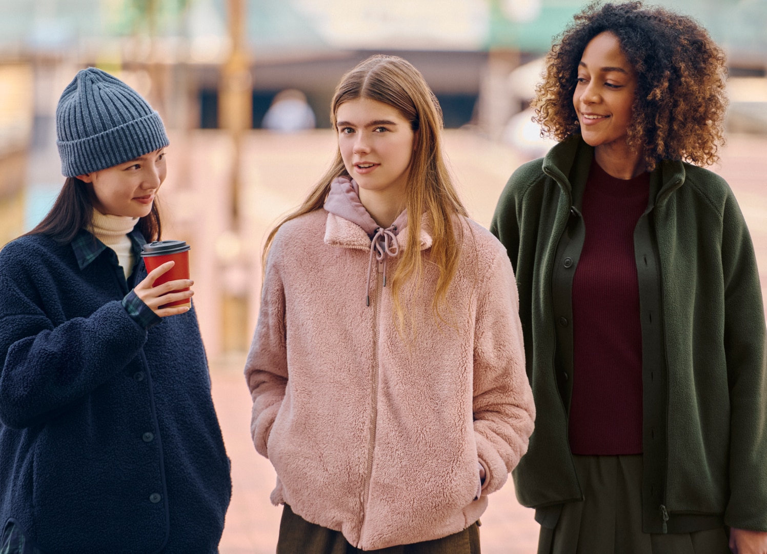 아웃도어씬에서 활용하기 좋은 아우터, 팬츠 제품을 만나보세요.