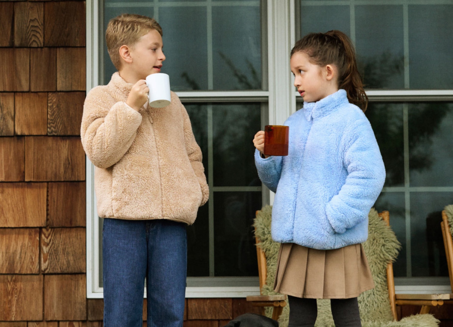 아웃도어씬에서 활용하기 좋은 아우터, 팬츠 제품을 만나보세요.