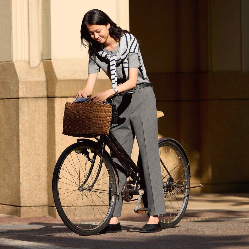 하루 종일 편안하게 입을 수 있으며 울 팬츠와 같은 세련된 분위기를 느낄 수 있는 스마트앵클팬츠 스타일링