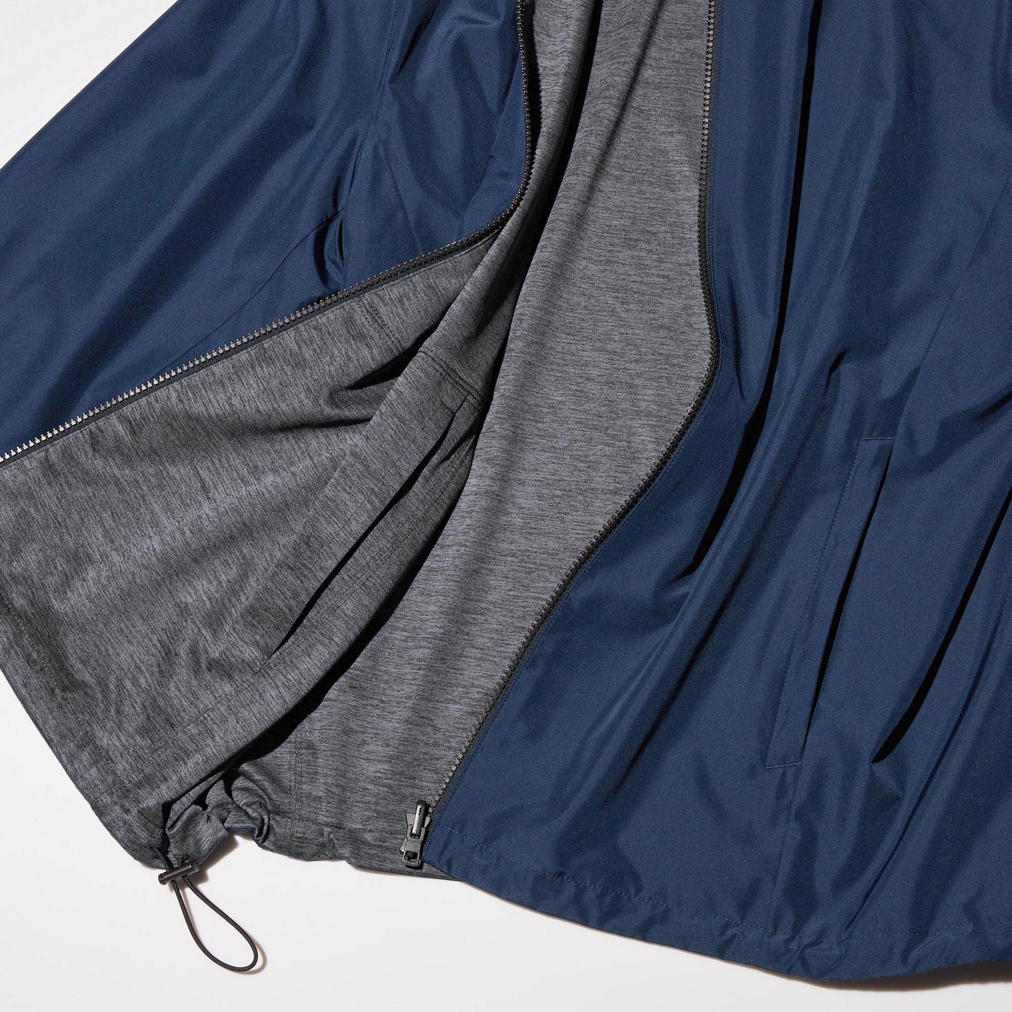 Inner and outer side pockets.