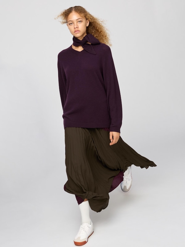 Cashmere Relaxed V Neck Sweater | With Scarf