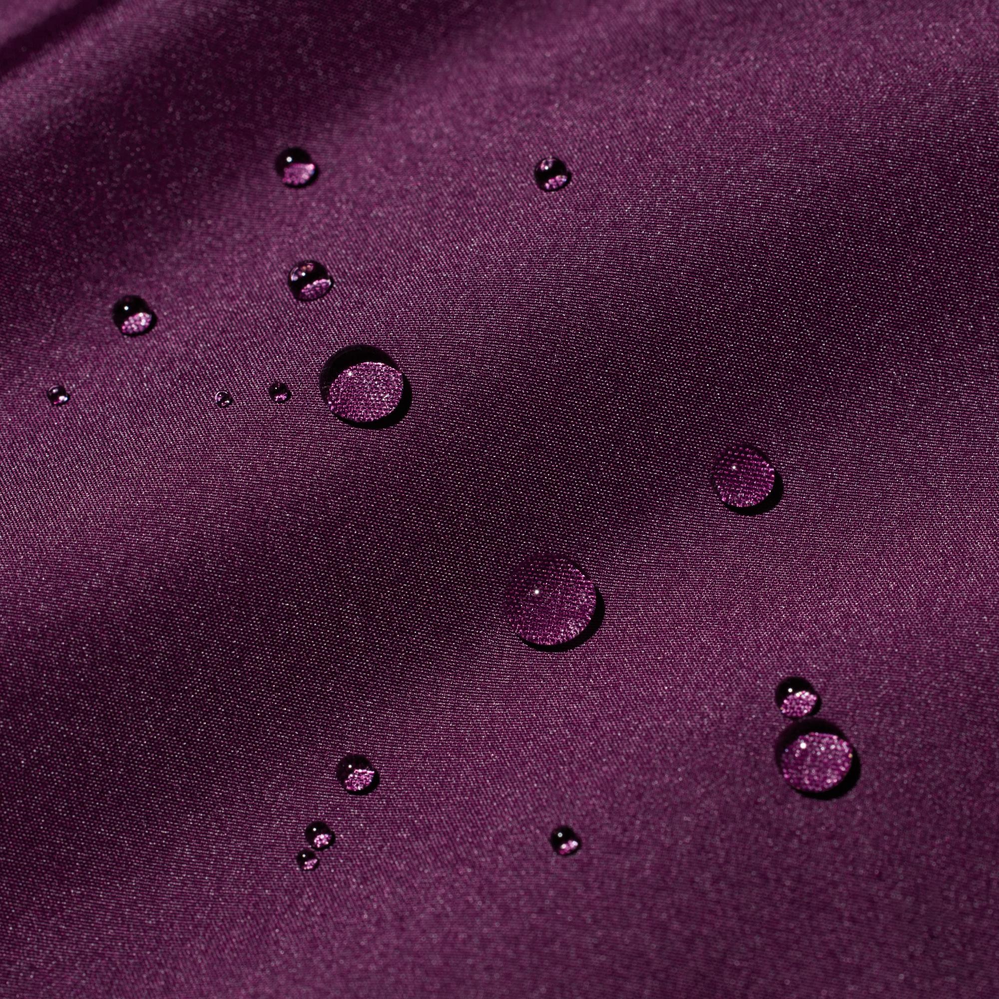 Bahan fungsional yang memiliki lapisan tahan angin dan water repellent. *Bahan dilapisi dengan lapisan water-repellent sehingga efeknya tahan lebih lama. Lapisan ini tidak permanen.