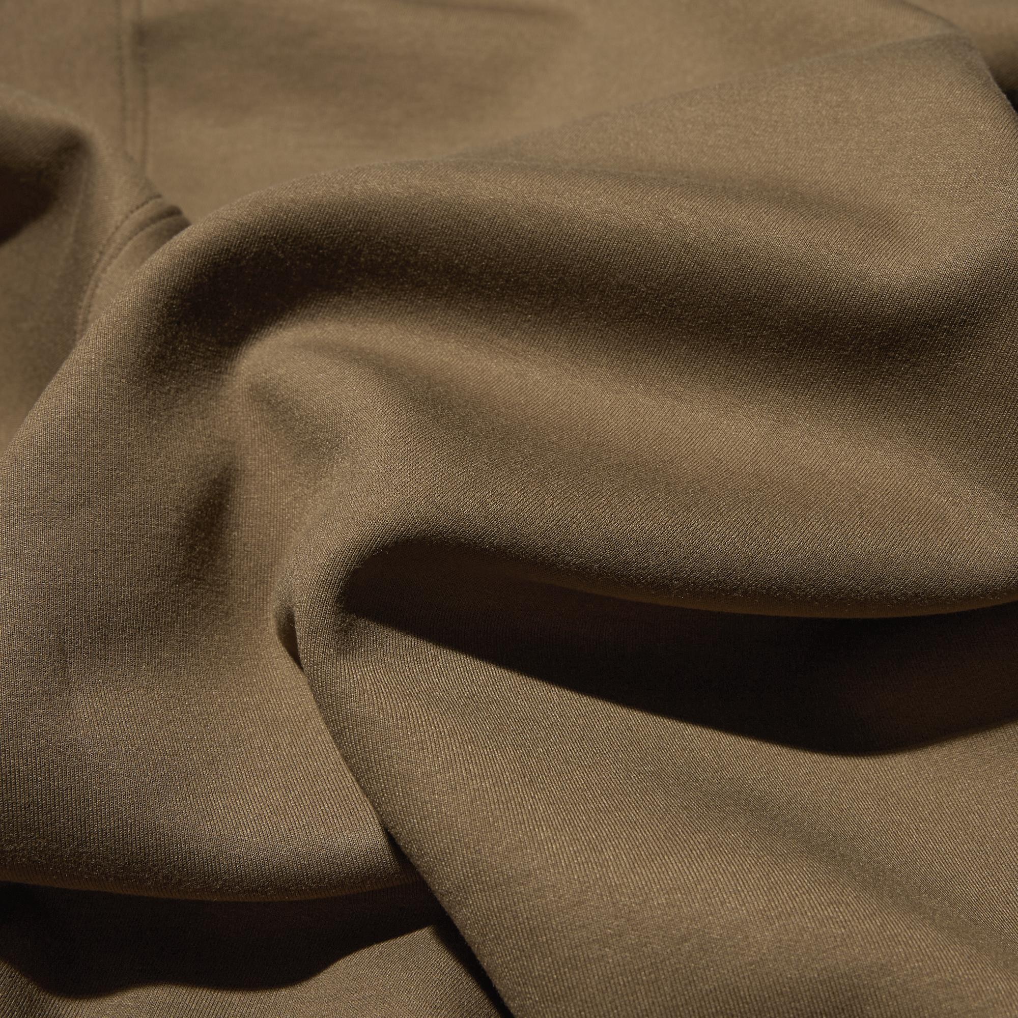 Smooth yet silhouette-retaining fabric.