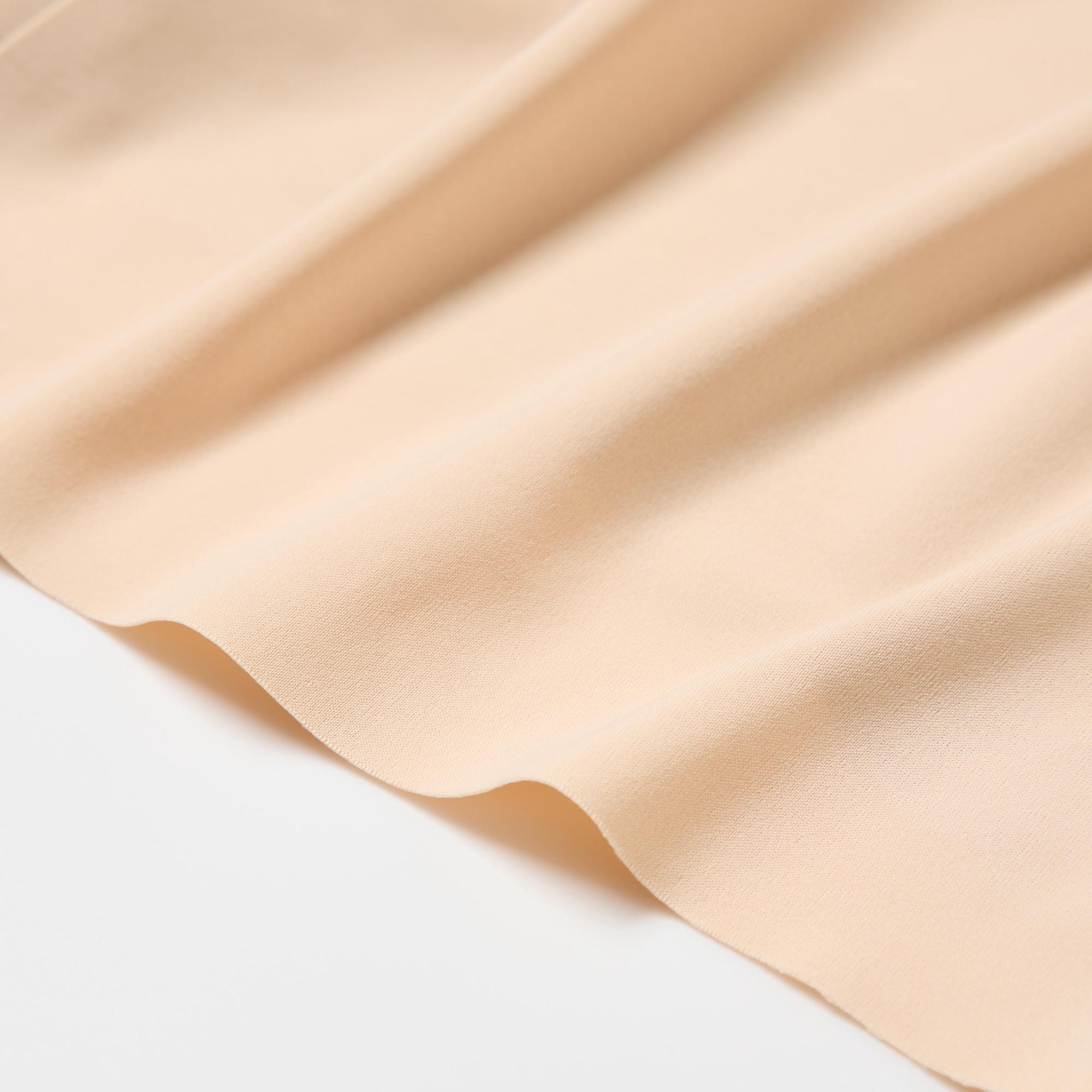Smooth, quick-drying 'AIRism' fabric.