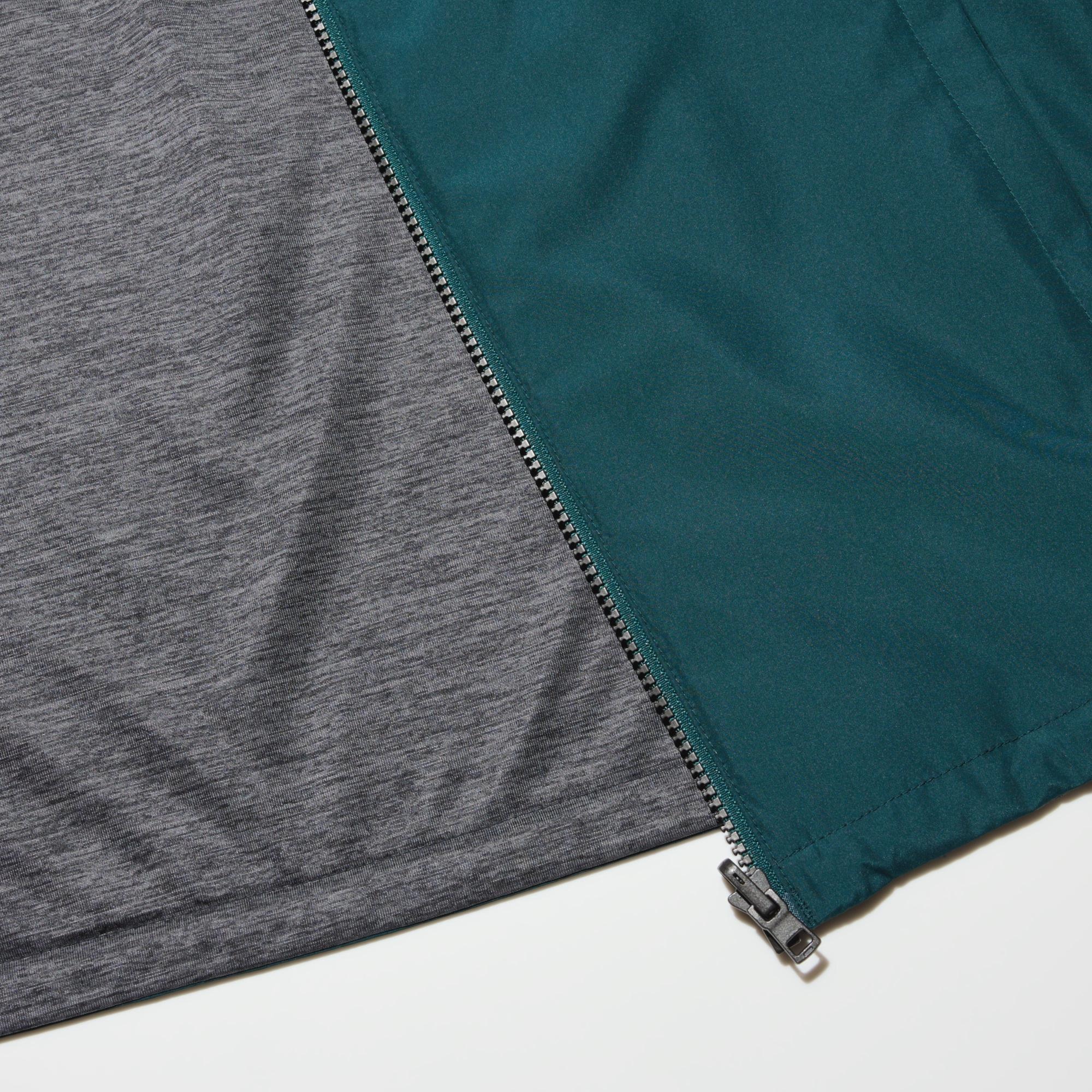 Bahan fungsional yang memiliki lapisan tahan angin dan water repellent. *Bahan dilapisi dengan lapisan water-repellent sehingga efeknya tahan lebih lama. Lapisan ini tidak permanen.