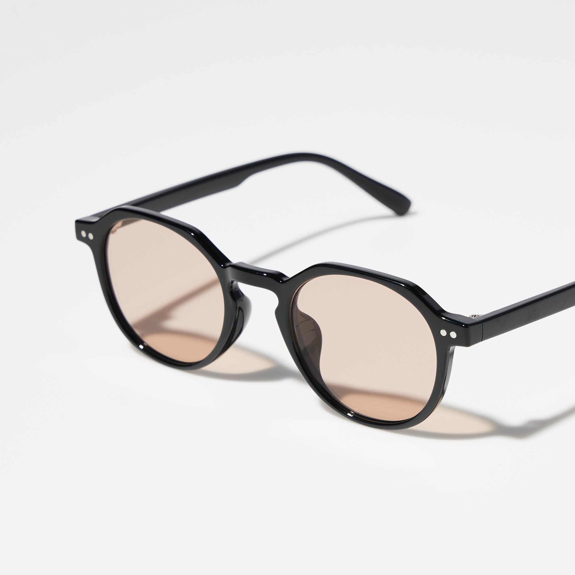 Featuring anti-fog lenses and technology to reduce blue light by 25%.
