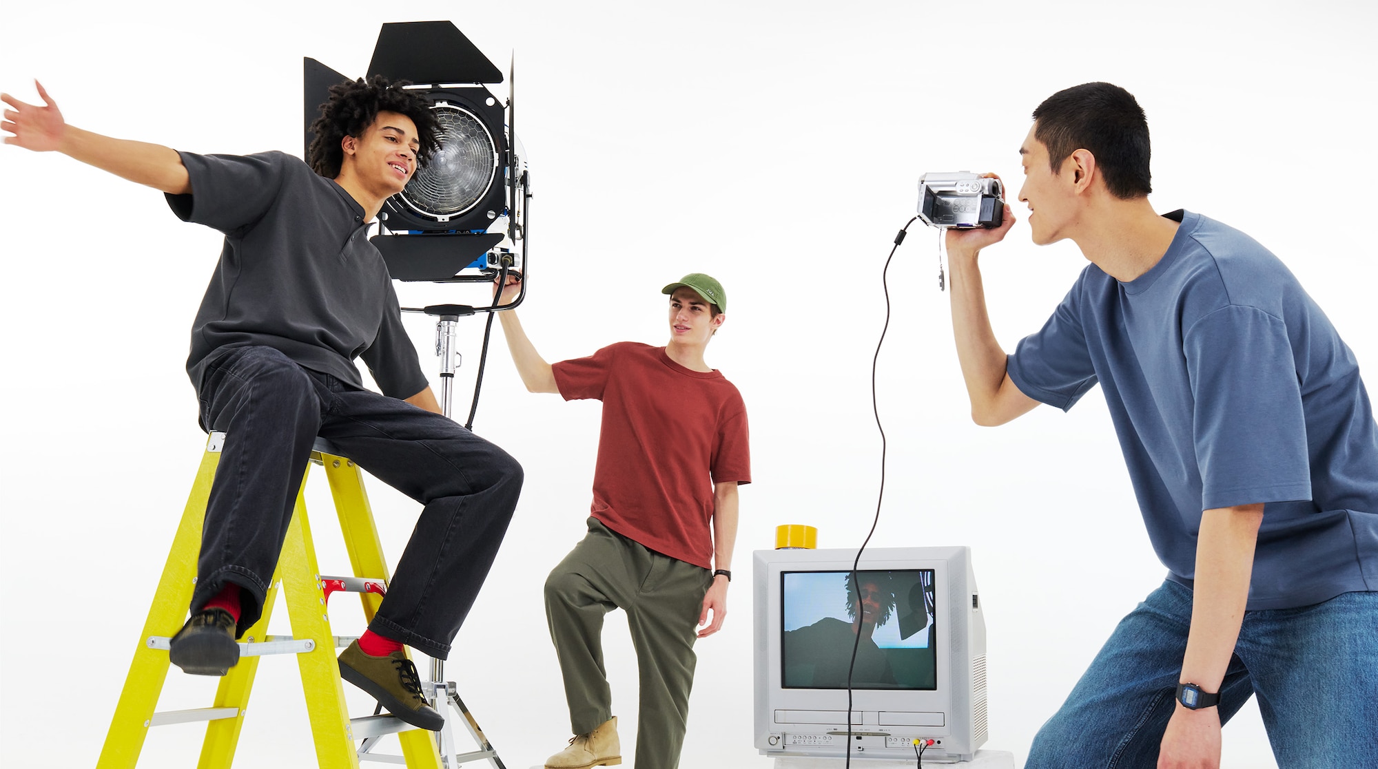Brighten every day with UNIQLO's T-shirt Collection.